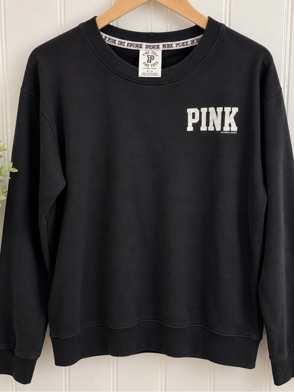 Victoria’s Secret PINK Yoga Black Crewneck Sweatshirt Size Medium